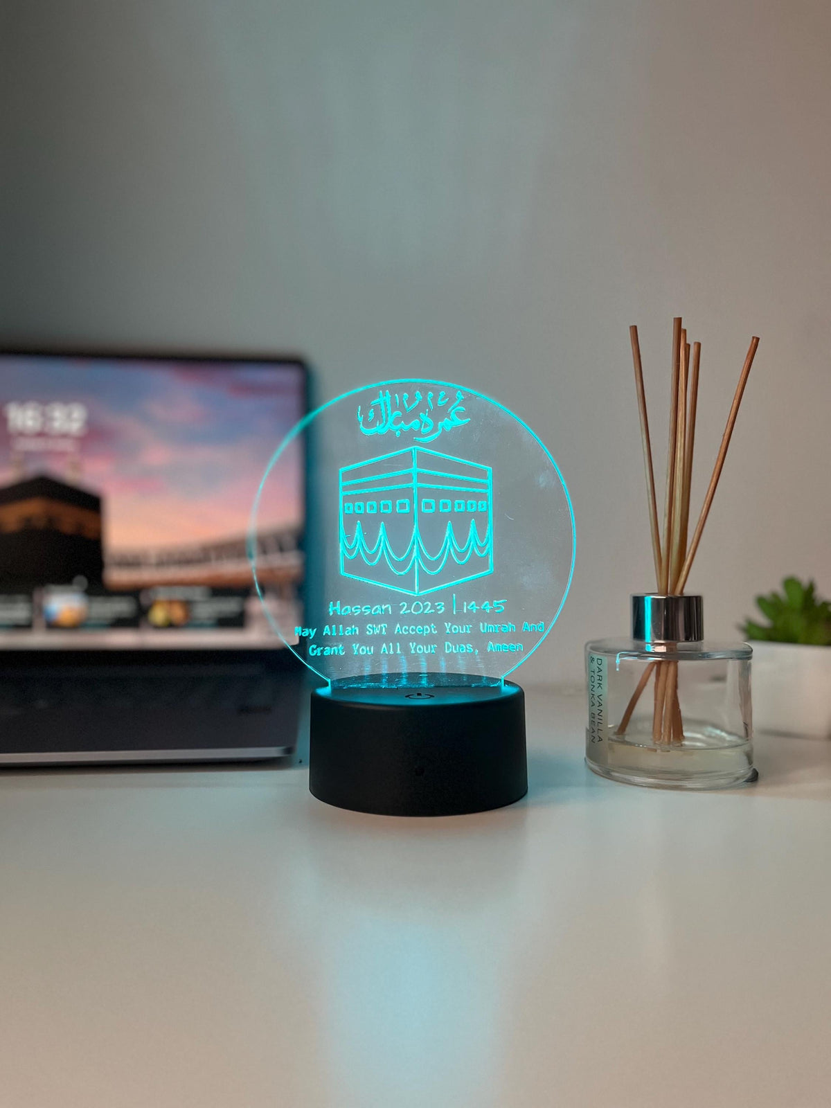 Personalised Umrah Mubarak LED Acrylic Lamp | Laser Engraved Islamic Night Light | Custom Hajj/Umrah Gift for Family or Couple