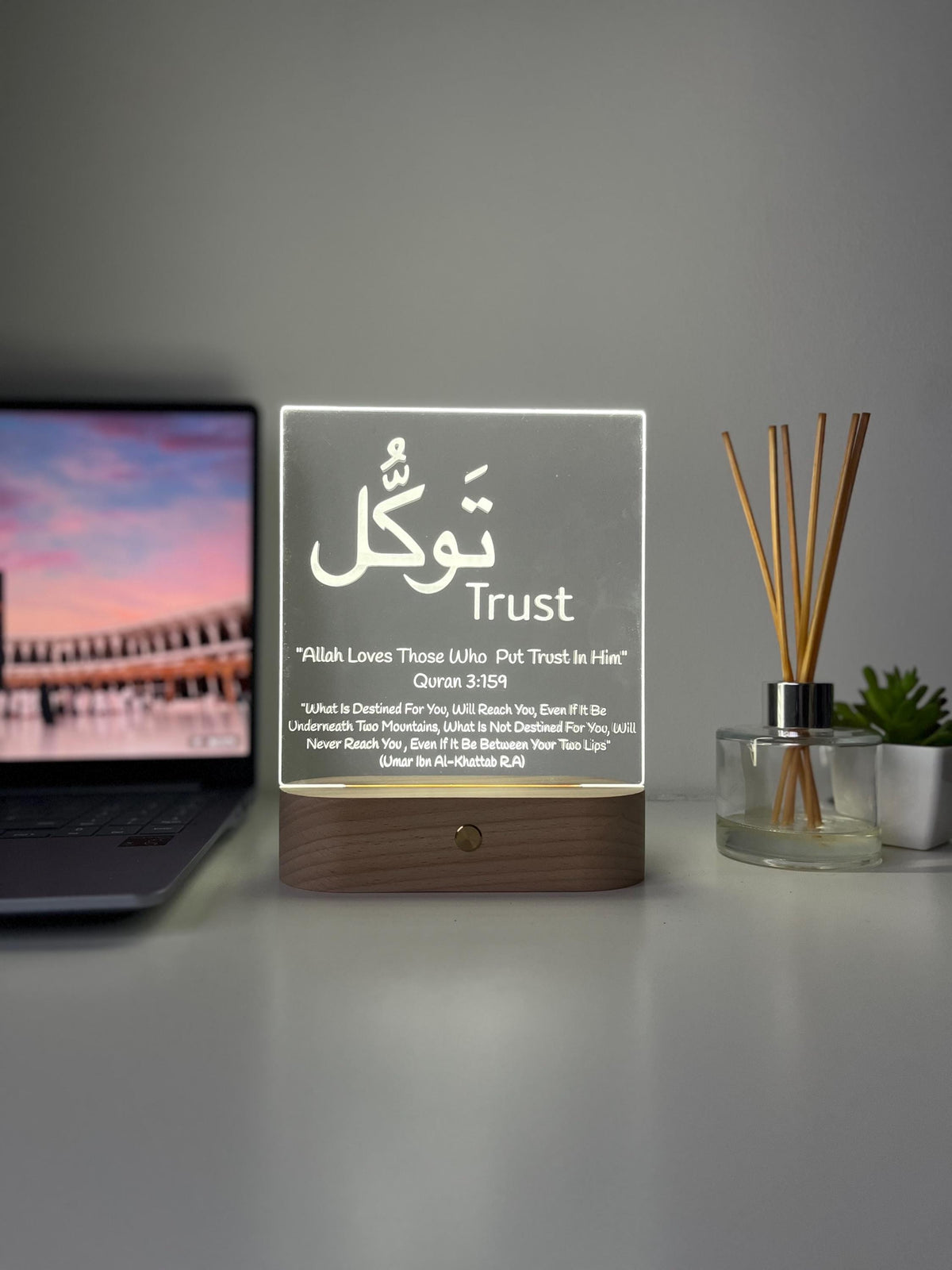 Personalised Tawakkul Qur’an Verse Lamp | Islamic Name Gift for Him or Her | Arabic LED Room Decor