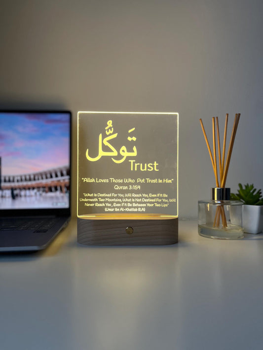Personalised Tawakkul Qur’an Verse Lamp | Islamic Name Gift for Him or Her | Arabic LED Room Decor