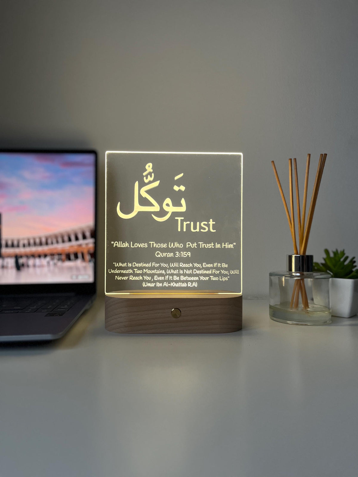 Personalised Tawakkul Qur’an Verse Lamp | Islamic Name Gift for Him or Her | Arabic LED Room Decor